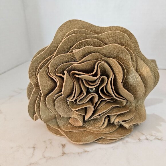 Neiman Marcus Belt Gold Rhinestone, S/M Tan Suede Leather Flower Buckle - Picture 5 of 11